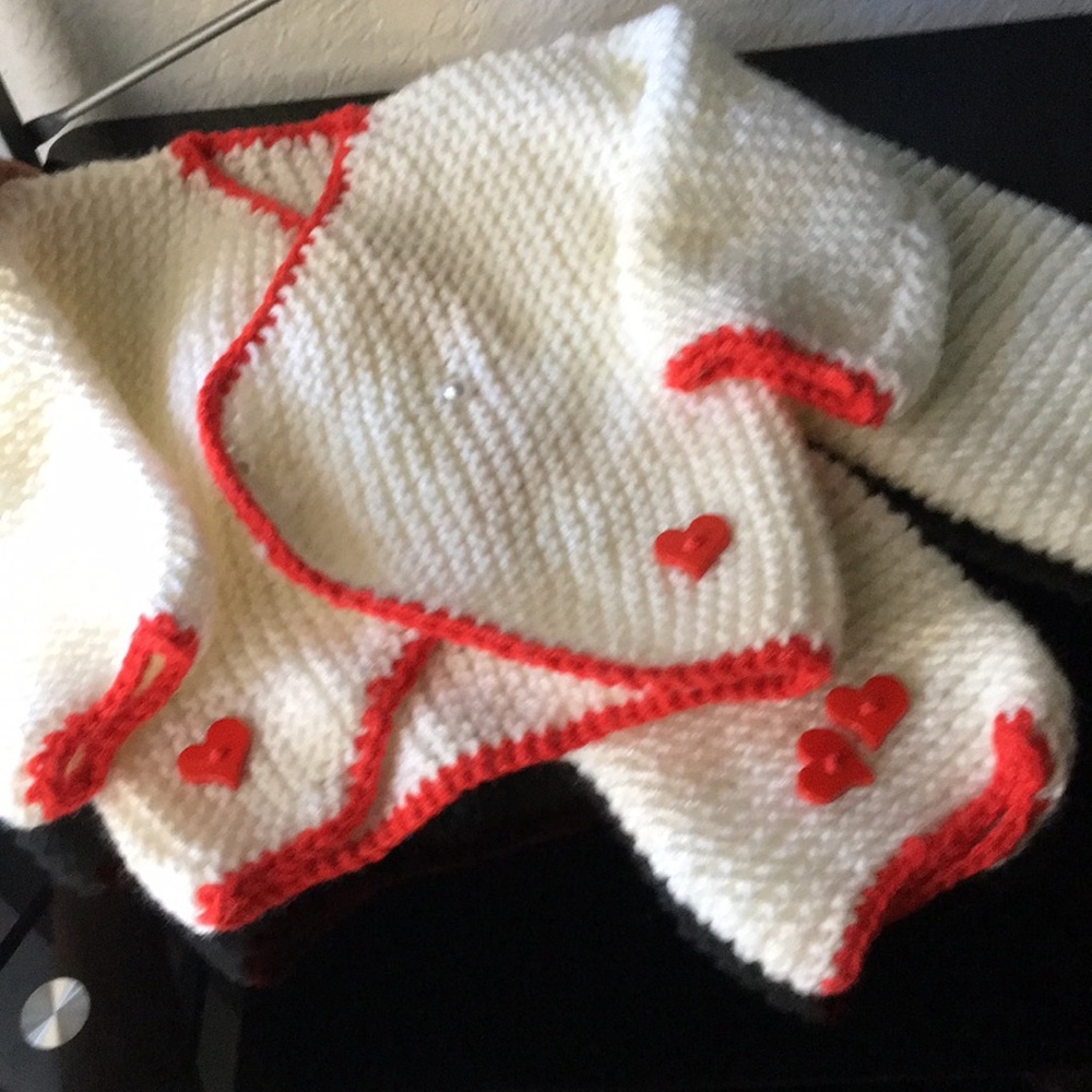 Baby crocheted Valentines outfit 3-6 months - Picture 1 of 7